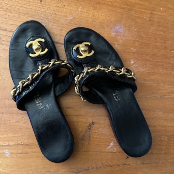 Chanel Vintage 90s CC turn lock chain thong sandals leather - Picture 2 of 14
